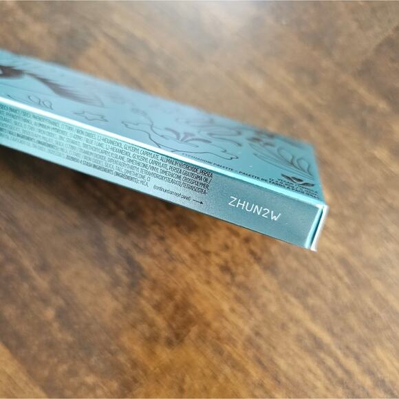 NWT Urban Decay Wild Greens Eyeshadow Pallet - Picture 11 of 13